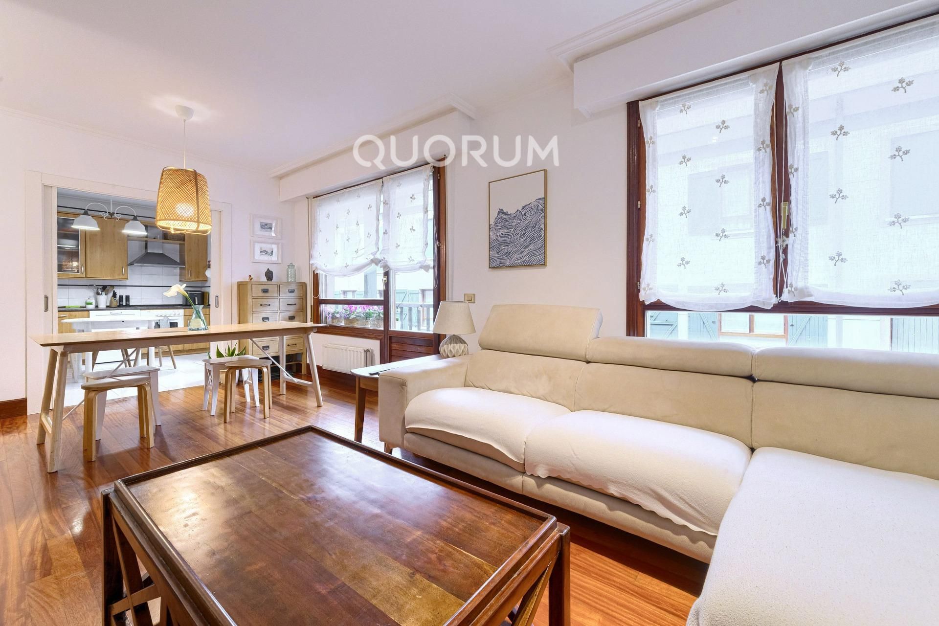 Sala d'estar de Pis en venda en Arrigorriaga amb Calefacció, Traster i Balcó