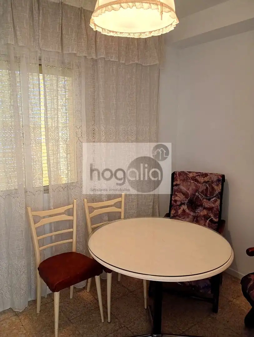 Habitación de Piso de alquiler en Sevilla con Terraza y Amueblado