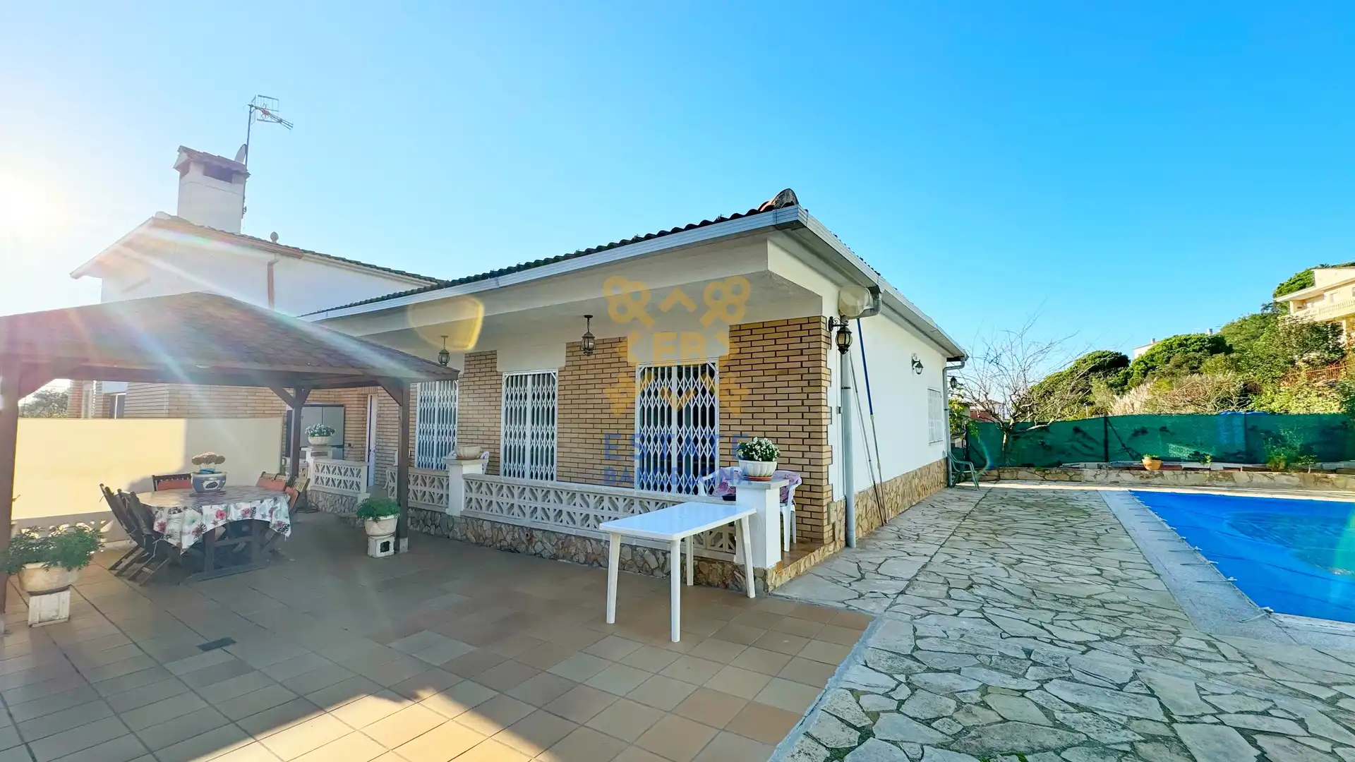 Außenansicht von Haus oder Chalet zum Verkauf in Lloret de Mar mit Klimaanlage, Heizung und Schwimmbad