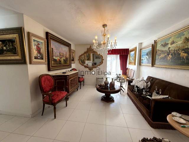 Piso en Venta en De José Barbastre en Ventas