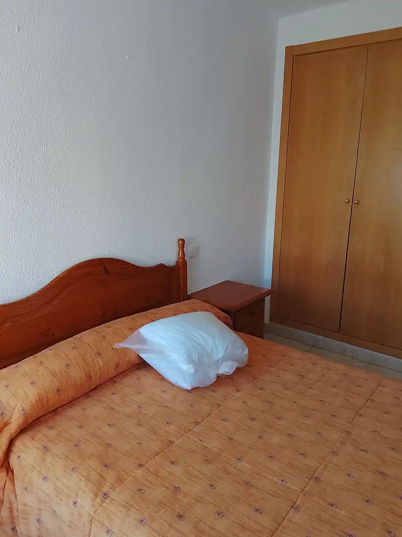 Schlafzimmer von Wohnung zum Verkauf in Madrigal de la Vera mit Klimaanlage, Heizung und Möbliert