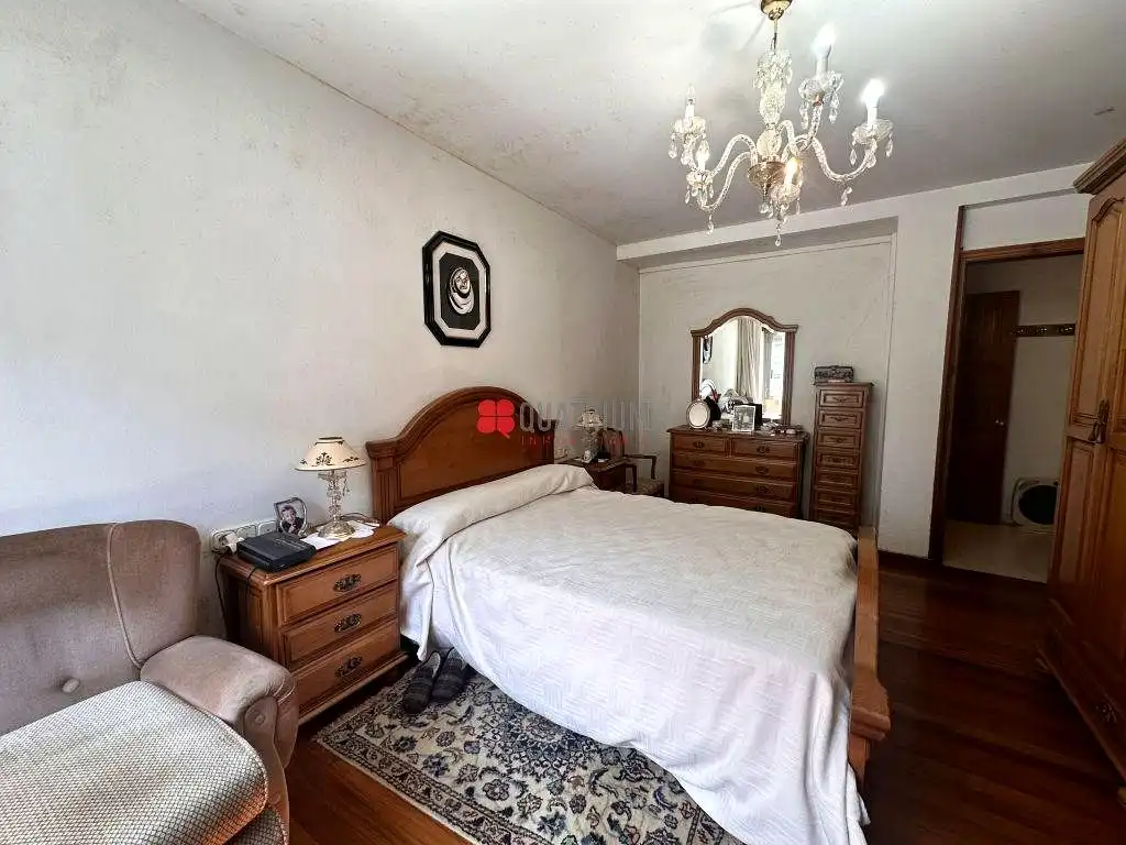 Dormitori de Casa o xalet en venda en Santiago de Compostela  amb Terrassa, Traster i Balcó