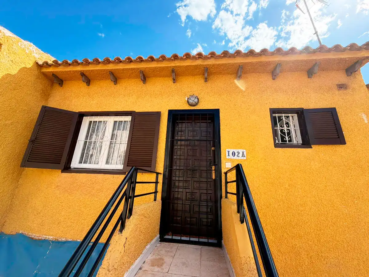 Vista exterior de Piso en venta en Torrevieja con Terraza, Amueblado y Horno