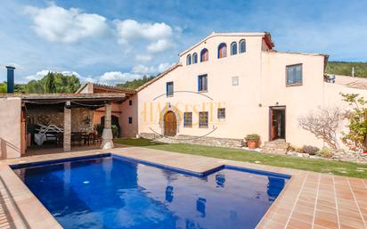 Vista exterior de Finca rústica en venda en Torrelles de Foix amb Calefacció, Jardí privat i Traster