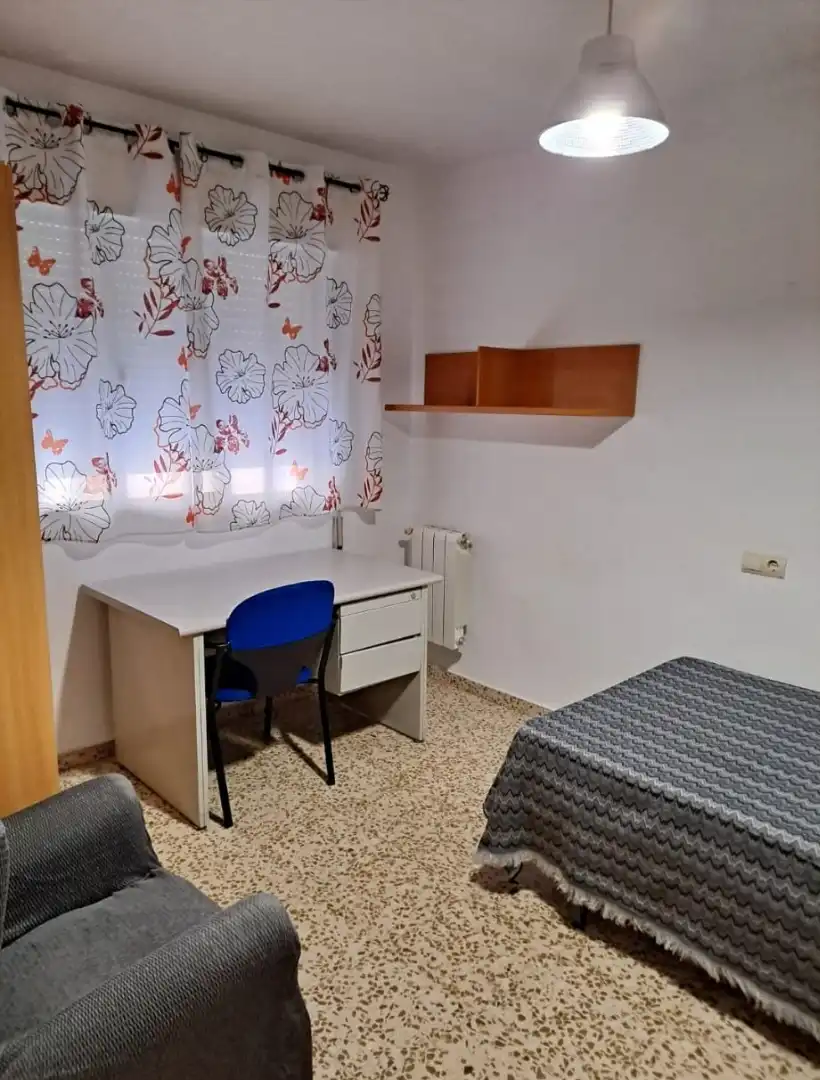 Bedroom of Flat for rent in Granada  with Heating, Furnished and Oven