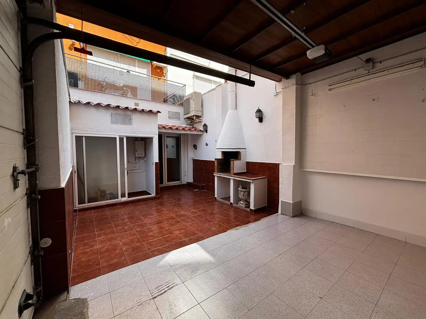 Terrasse von Erdgeschoss zum Verkauf in Badalona mit Klimaanlage, Heizung und Parkett