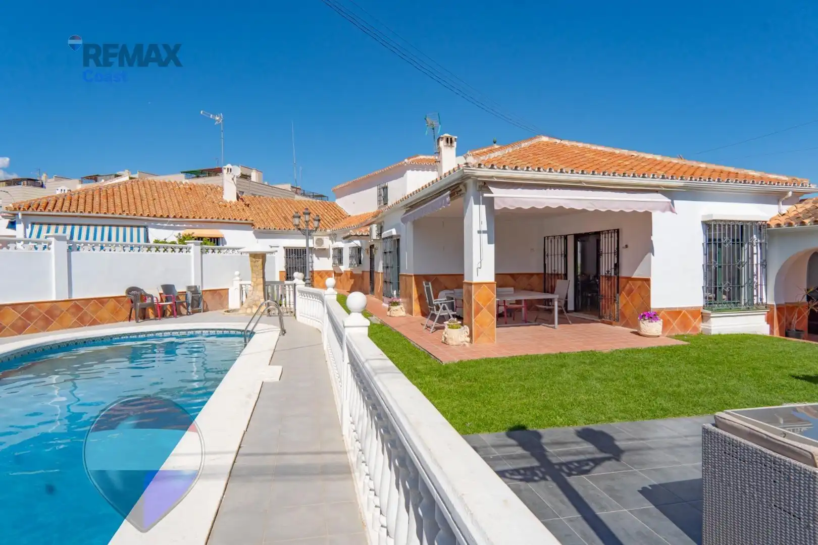 Vista exterior de Casa o xalet en venda en Rincón de la Victoria amb Aire condicionat, Jardí privat i Piscina