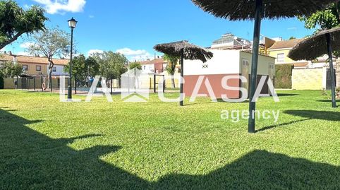 Foto 2 de Casa adosada en venta en Gelves, Sevilla