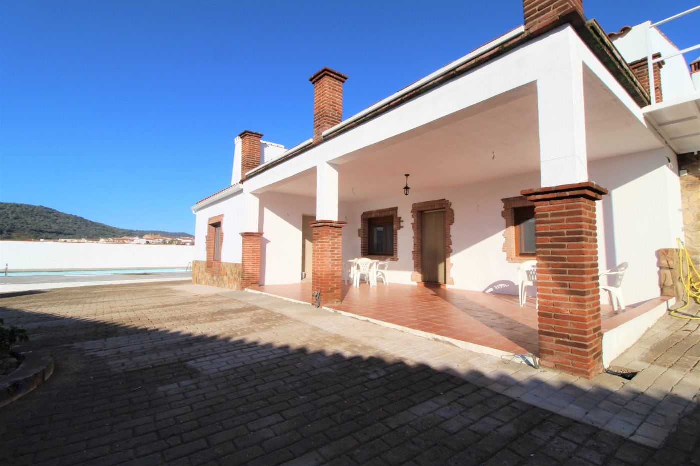 Vista exterior de Finca rústica en venda en Táliga amb Calefacció, Jardí privat i Terrassa