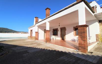 Vista exterior de Finca rústica en venda en Táliga amb Calefacció, Jardí privat i Terrassa