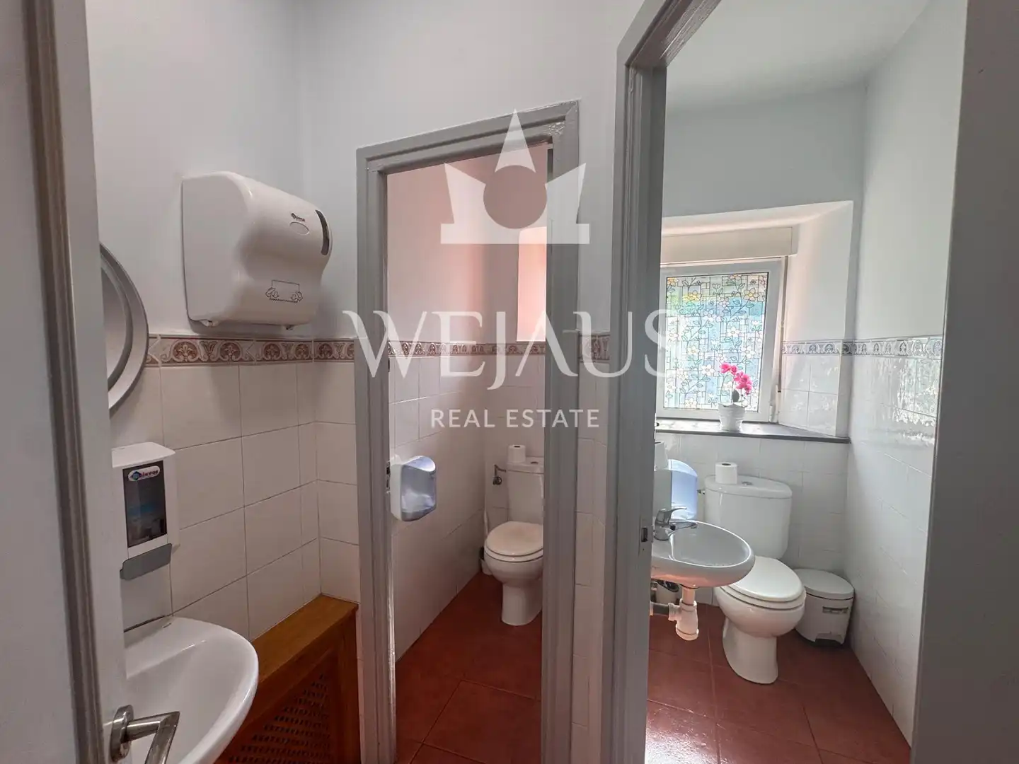 Bathroom of Commercial properties for rent in Camargo