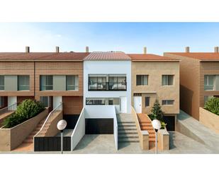 Vista exterior de Casa adosada en venda en Vilafranca del Penedès amb Aire condicionat, Calefacció i Terrassa