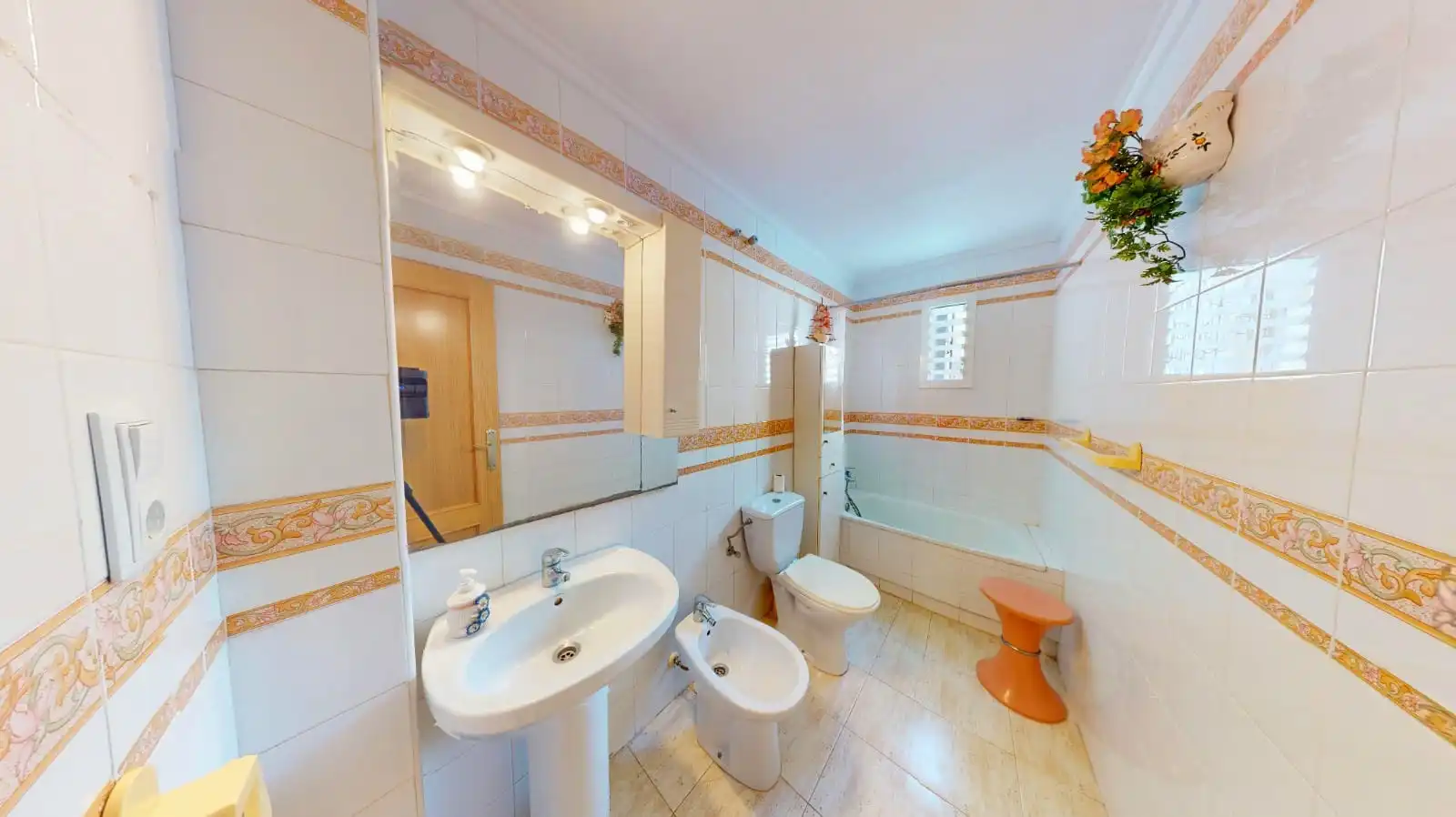 Baño de Piso en venta en Torrevieja con Aire acondicionado, Terraza y Amueblado