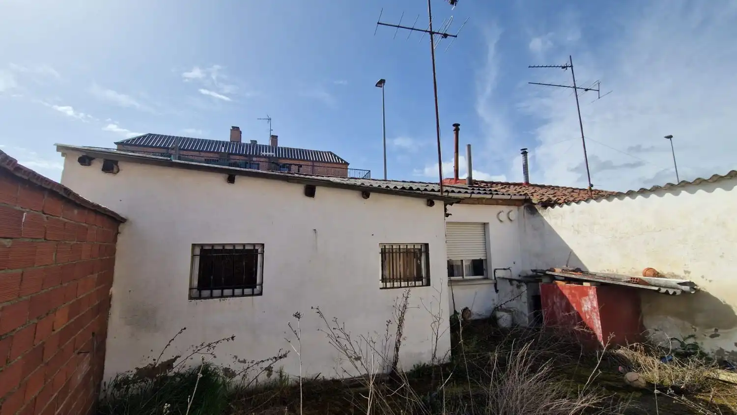 Vista exterior de Casa o xalet en venda en León Capital  amb Terrassa i Traster