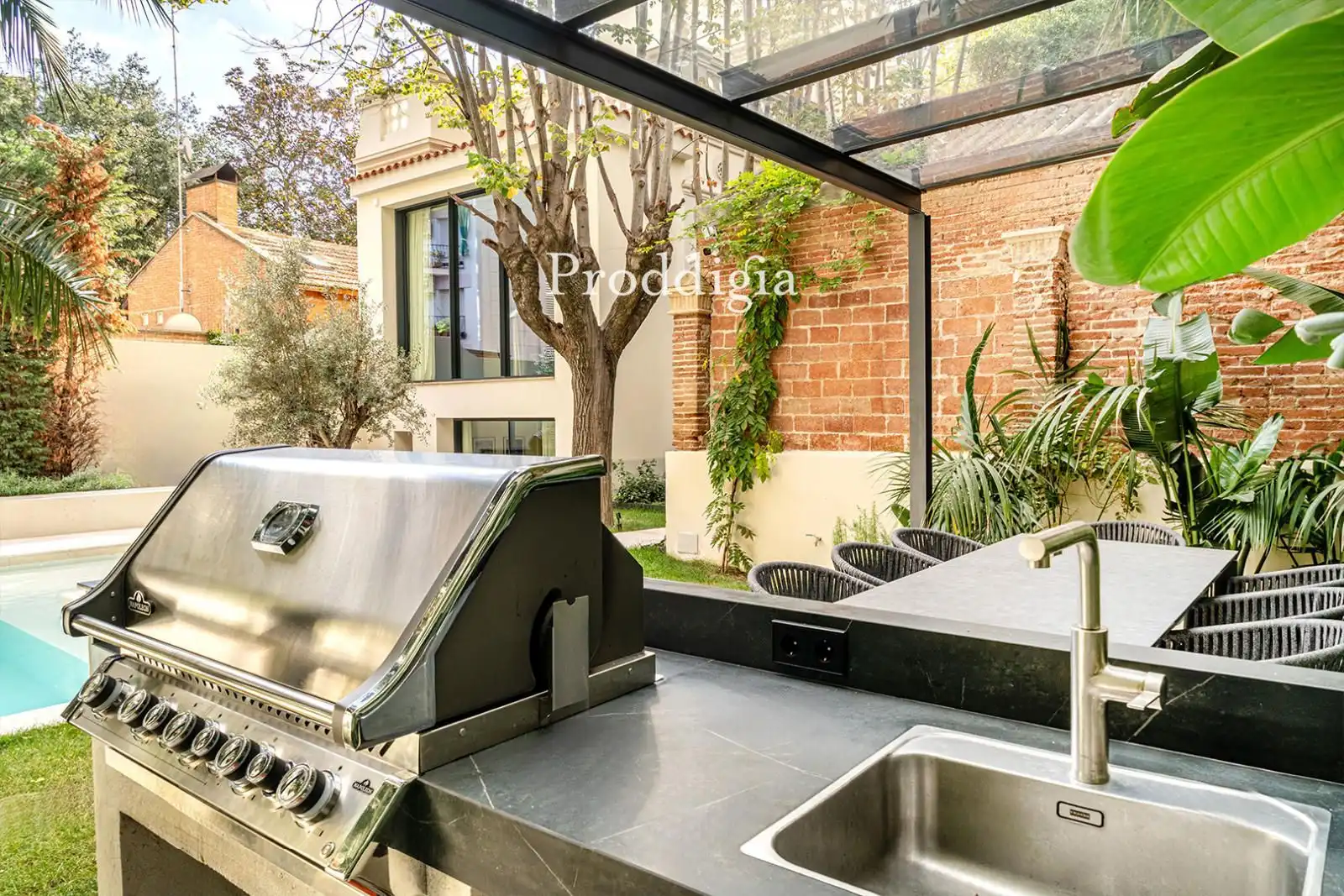 Terrassa de Casa o xalet en venda en Barcelona amb Aire condicionat, Calefacció i Jardí privat