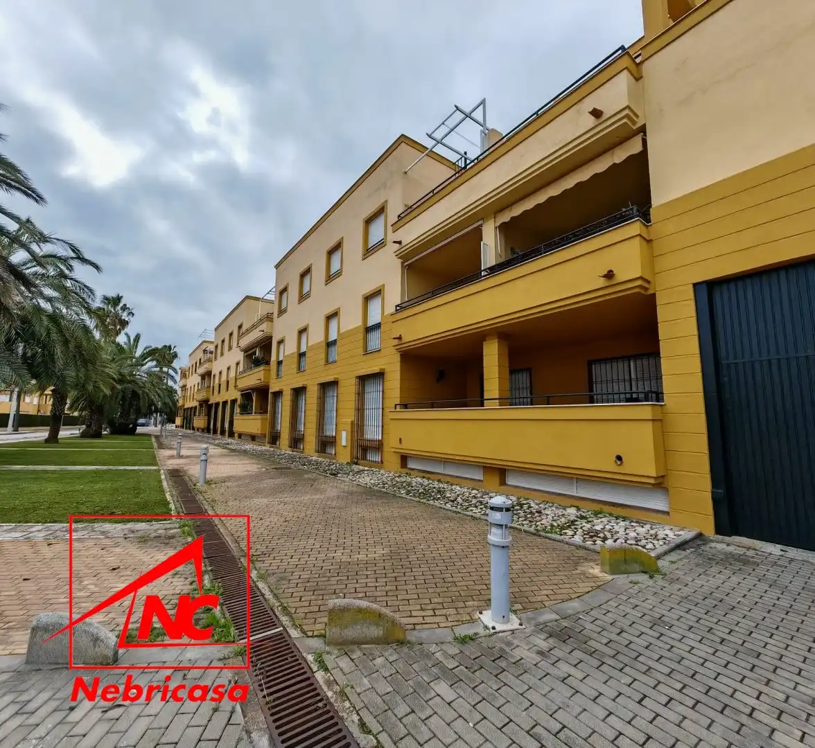 Außenansicht von Wohnung zur Miete in Rota mit Terrasse, Schwimmbad und Möbliert