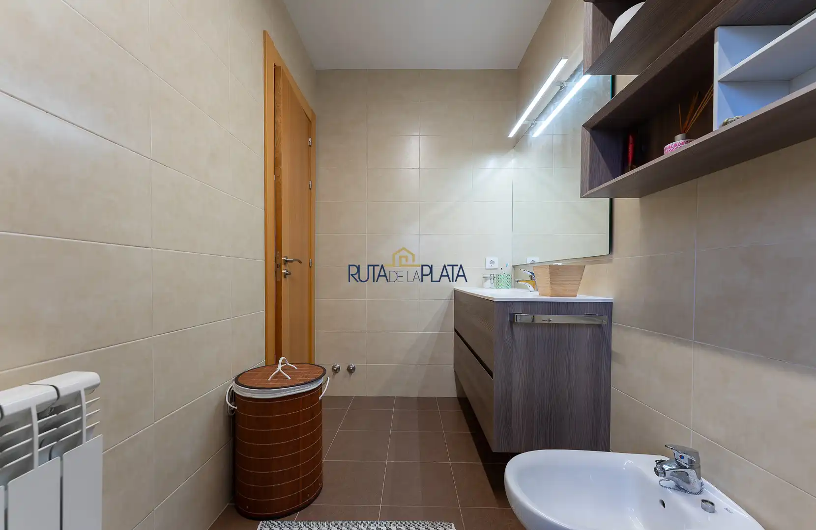 Baño de Casa adosada en venta en Roales con Calefacción, Jardín privado y Alarma