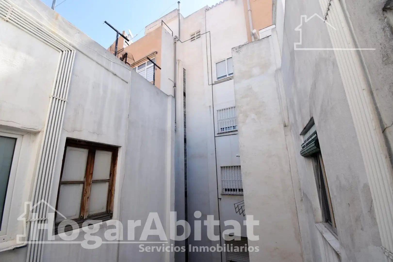 Vista exterior de Piso en venta en Castellón de la Plana / Castelló de la Plana con Amueblado y Balcón