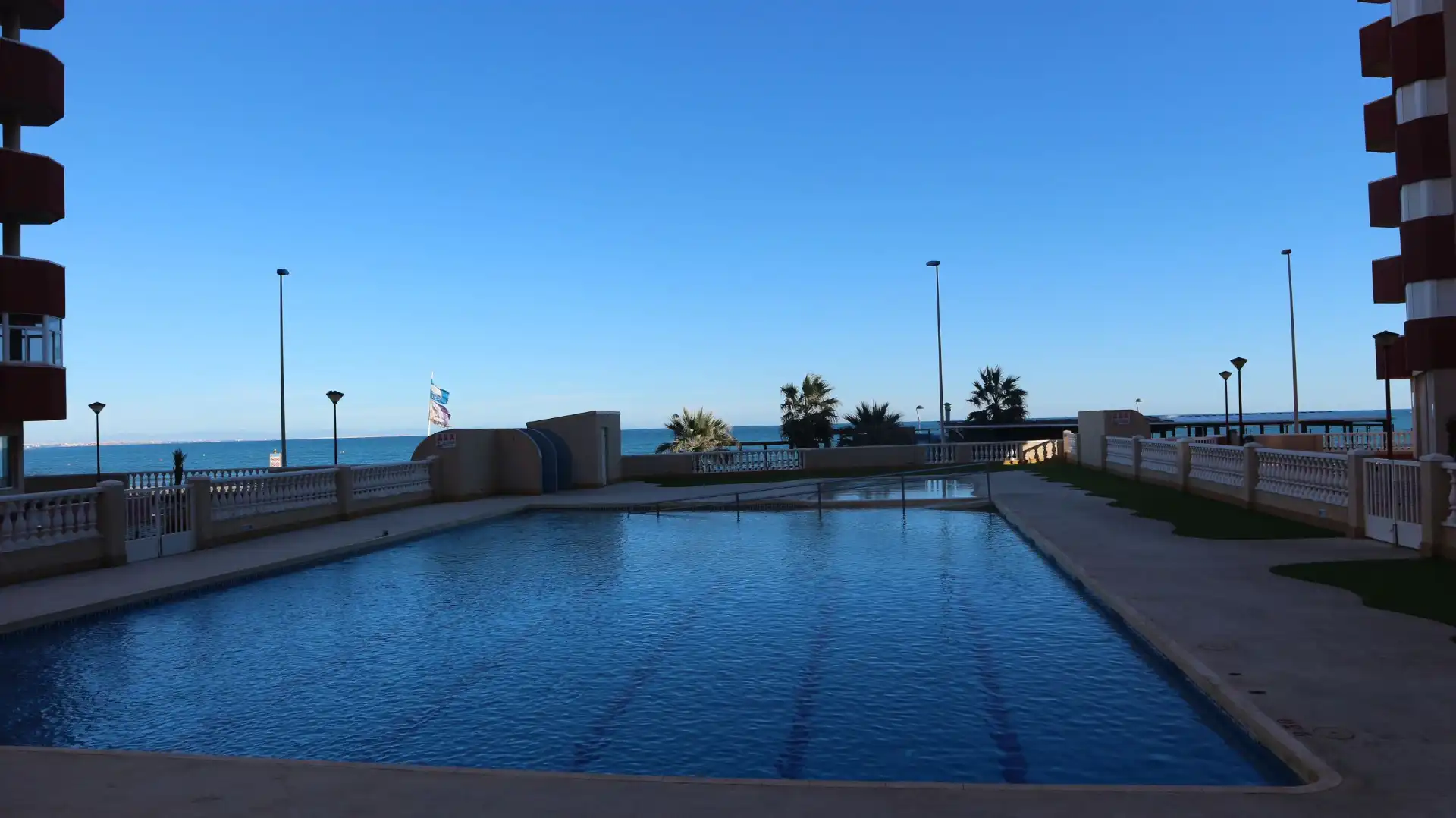 Piscina de Apartamento en venta en La Manga del Mar Menor con Aire acondicionado, Terraza y Amueblado