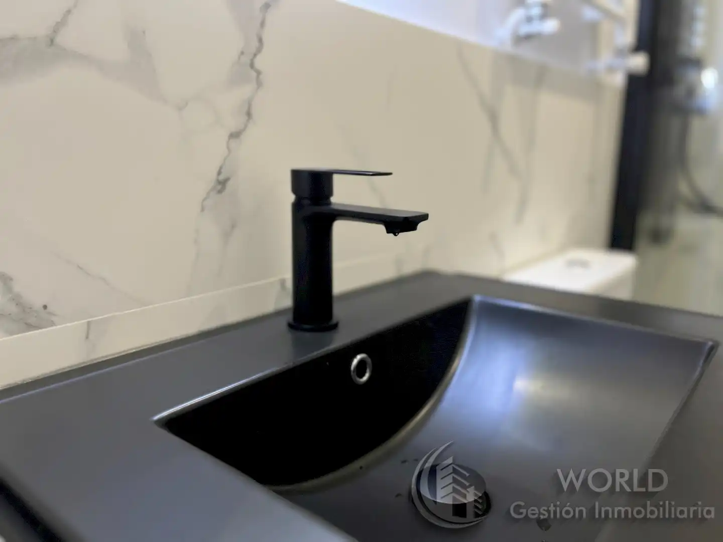 Badezimmer von Wohnung zum Verkauf in Madrid mit Klimaanlage, Heizung und Möbliert