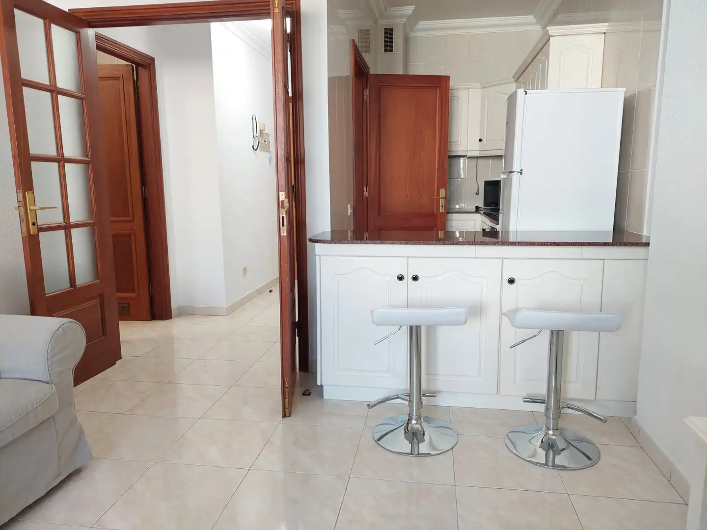 Cuina de Estudi de lloguer en Las Palmas de Gran Canaria amb Moblat, Forn i Rentadora