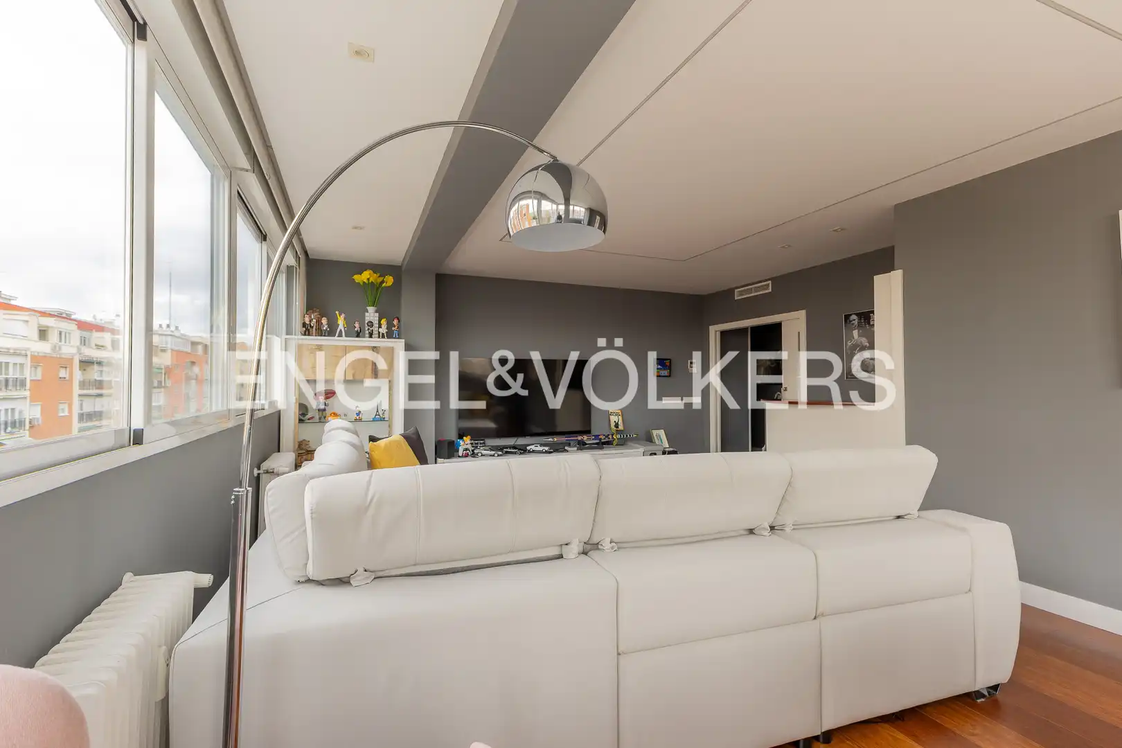 Living room of Flat for sale in Madrid  with Air Conditioner, Heating and Furnished