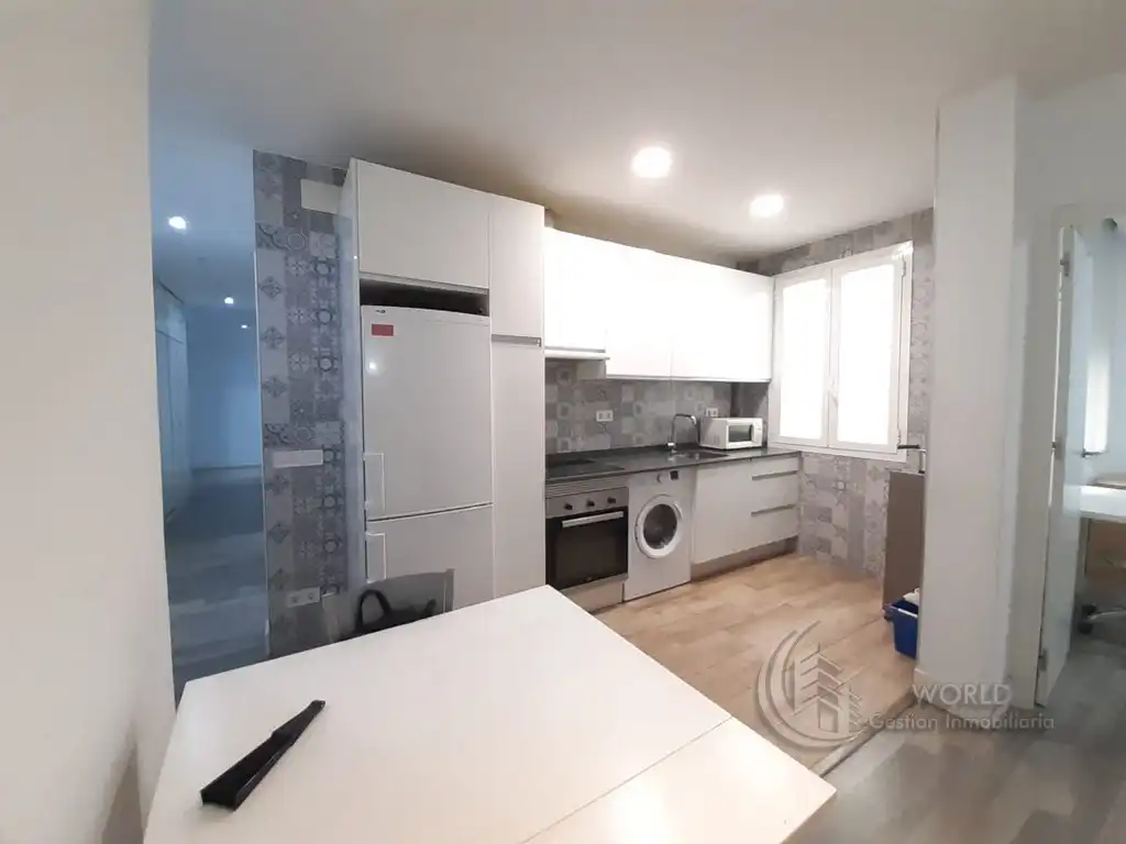 Cocina de Piso de alquiler en Madrid con Calefacción, Amueblado y Horno