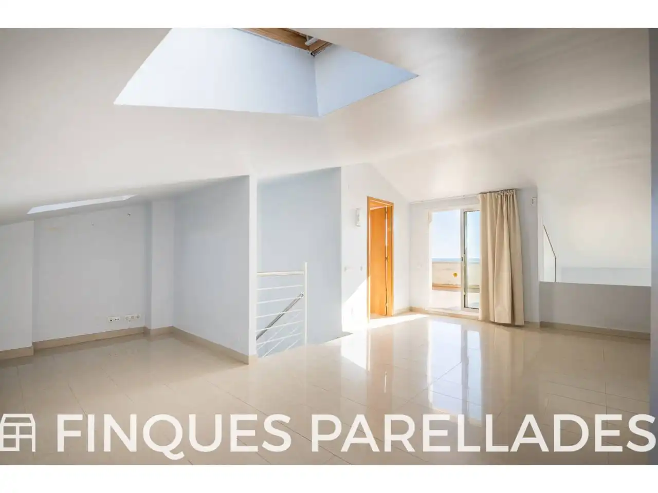 Schlafzimmer von Dachboden zum Verkauf in Sitges mit Heizung, Terrasse und Abstellraum