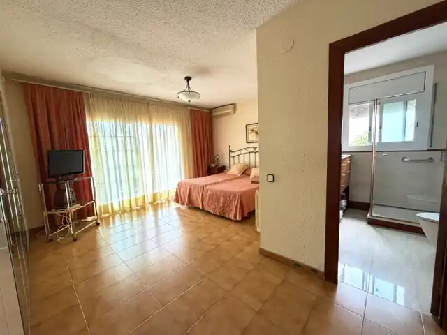 Schlafzimmer von Einfamilien-Reihenhaus zum Verkauf in Vilassar de Dalt mit Klimaanlage, Heizung und Privatgarten