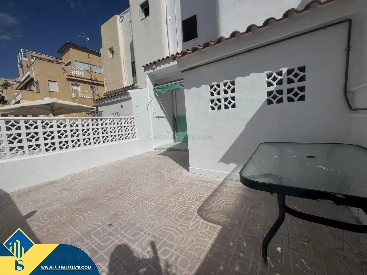 Terrassa de Casa adosada en venda en Torrevieja amb Calefacció, Jardí privat i Terrassa