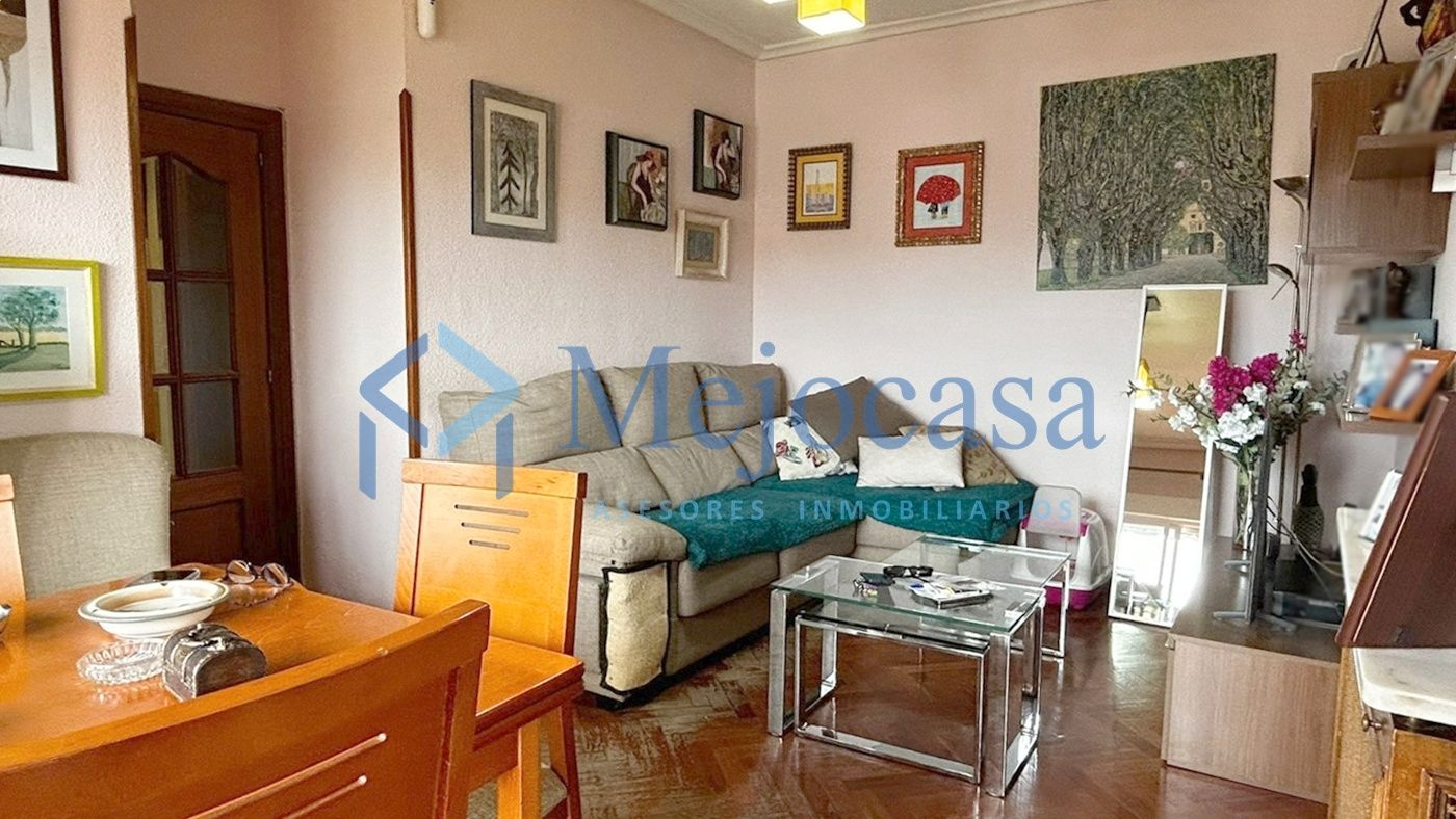 Living room of Flat for sale in  Madrid Capital  with Heating, Parquet flooring and Terrace