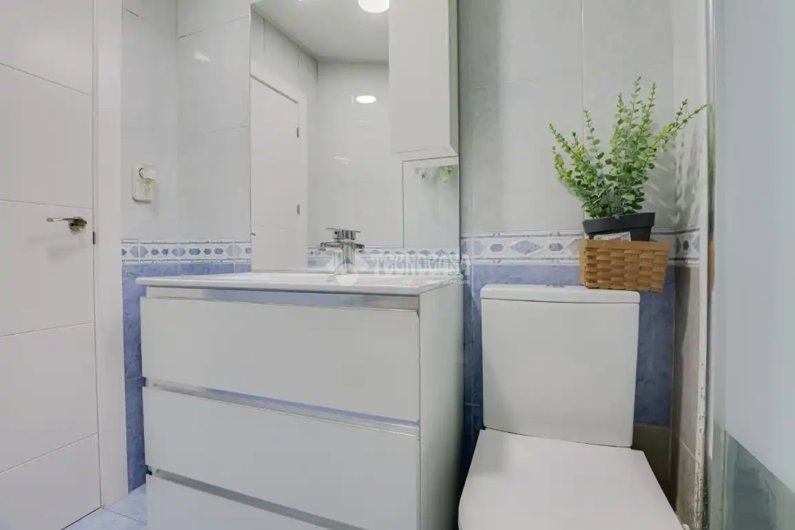 Bathroom of Flat for sale in Sant Boi de Llobregat  with Air Conditioner