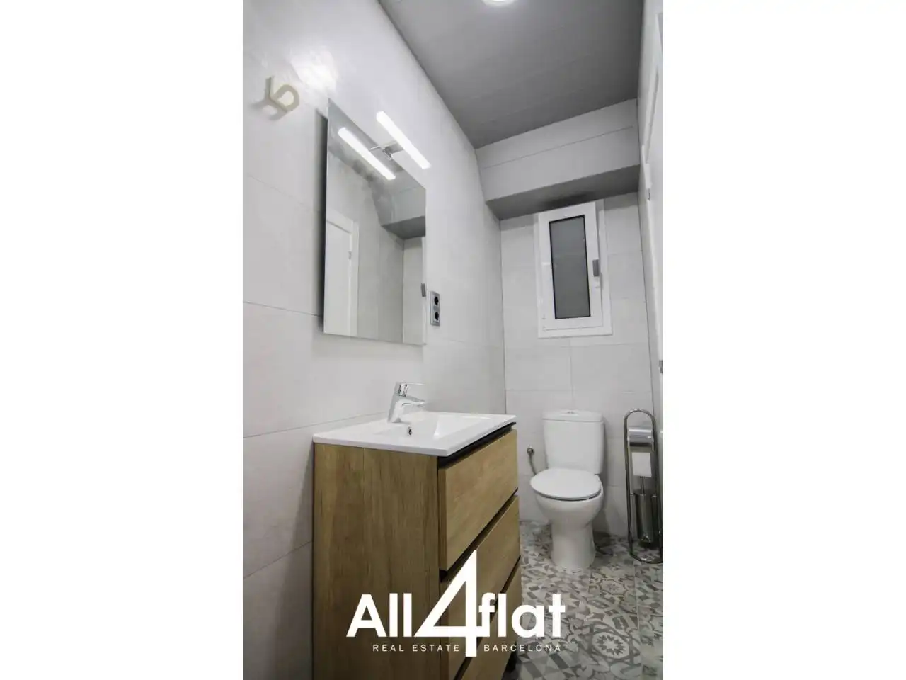 Baño de Estudio de alquiler en Barcelona con Alarma