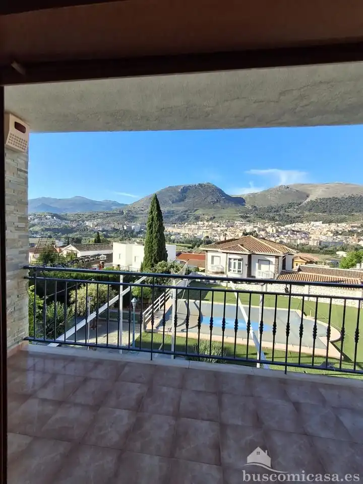 Vista exterior de Casa o xalet en venda en Loja amb Aire condicionat, Jardí privat i Terrassa