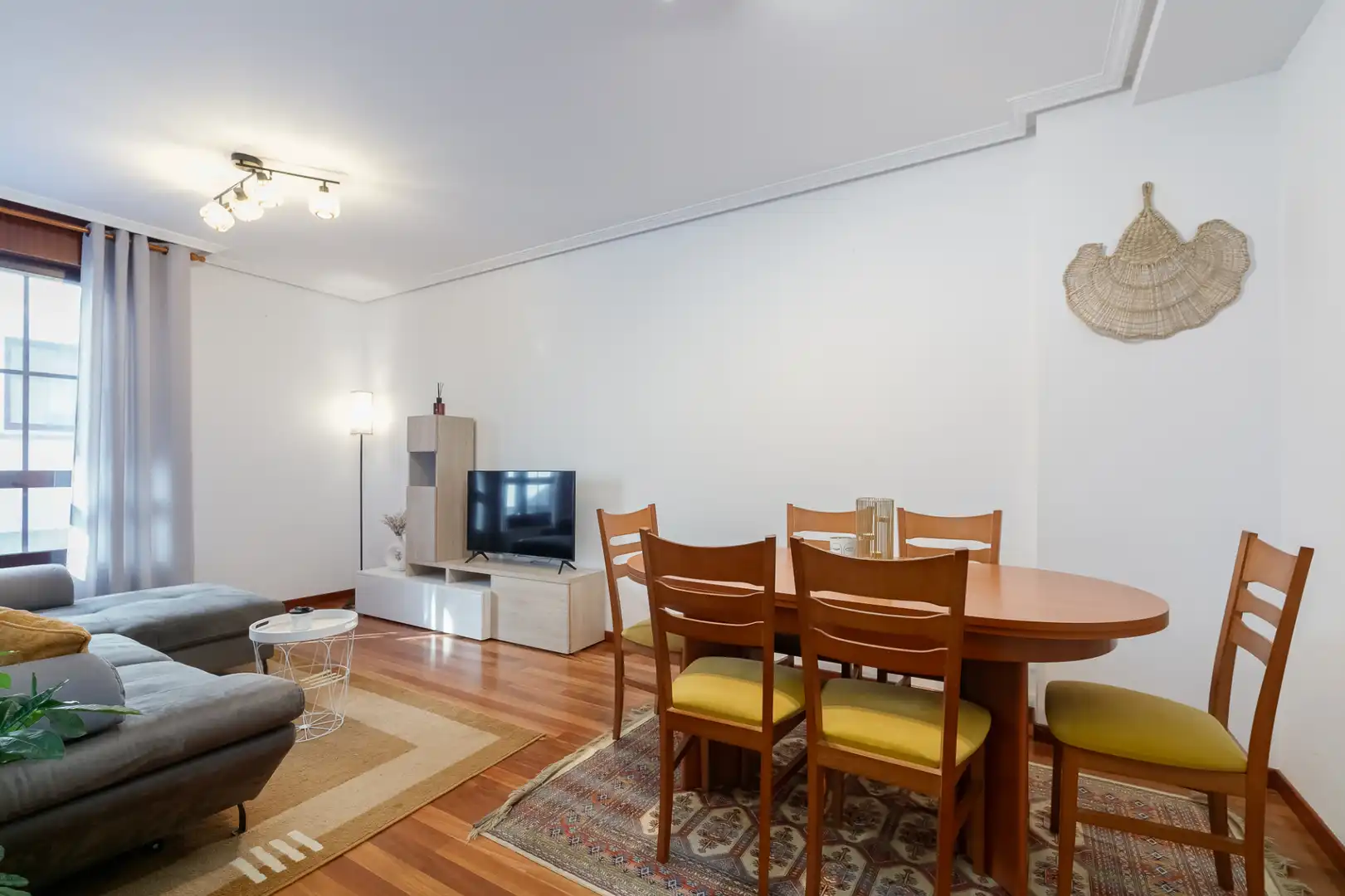 Sala de estar de Apartamento de alquiler en Cangas  con Calefacción, Parquet y Amueblado