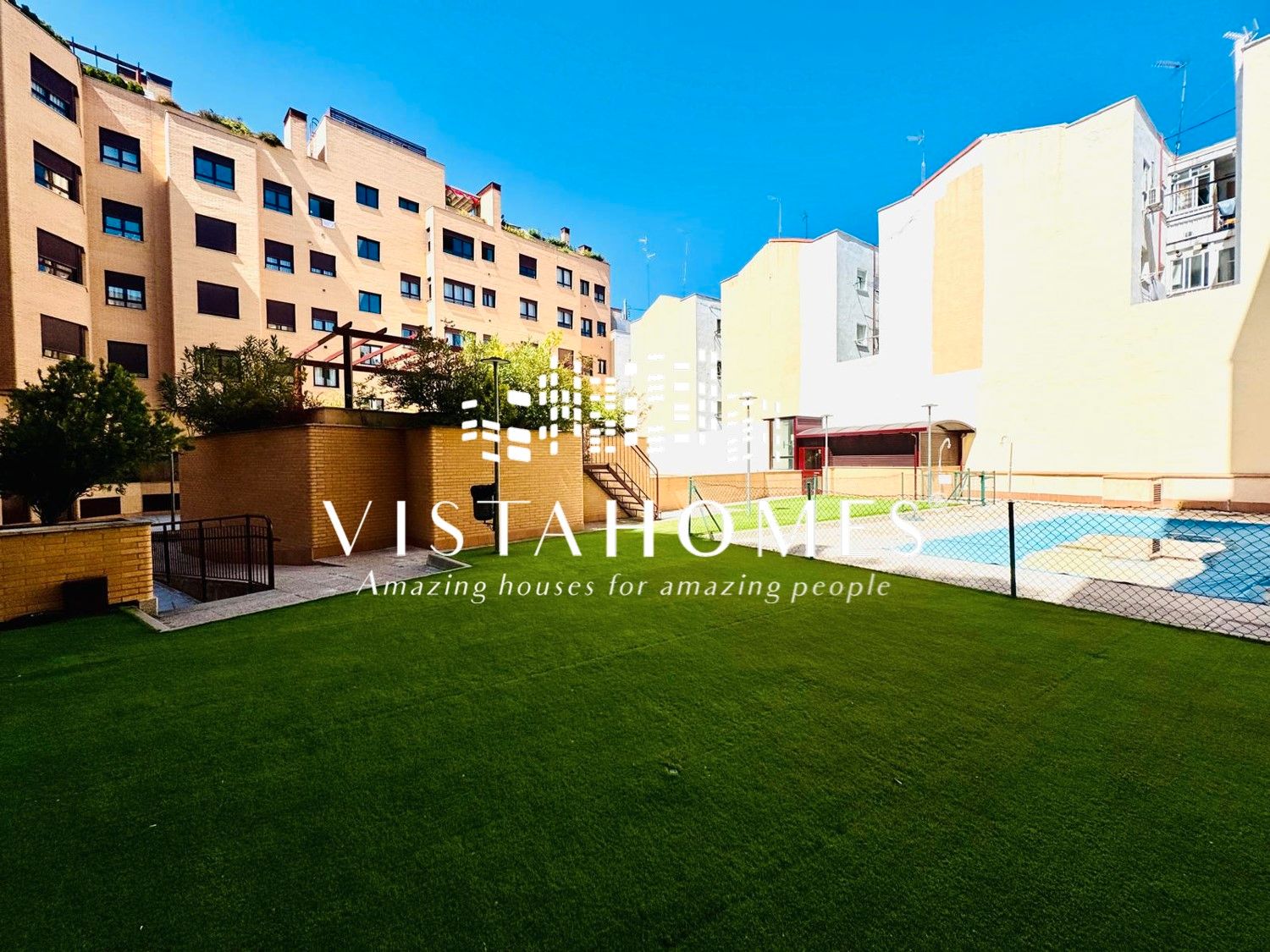Exterior view of Flat for sale in Alcobendas  with Air Conditioner, Heating and Storage room