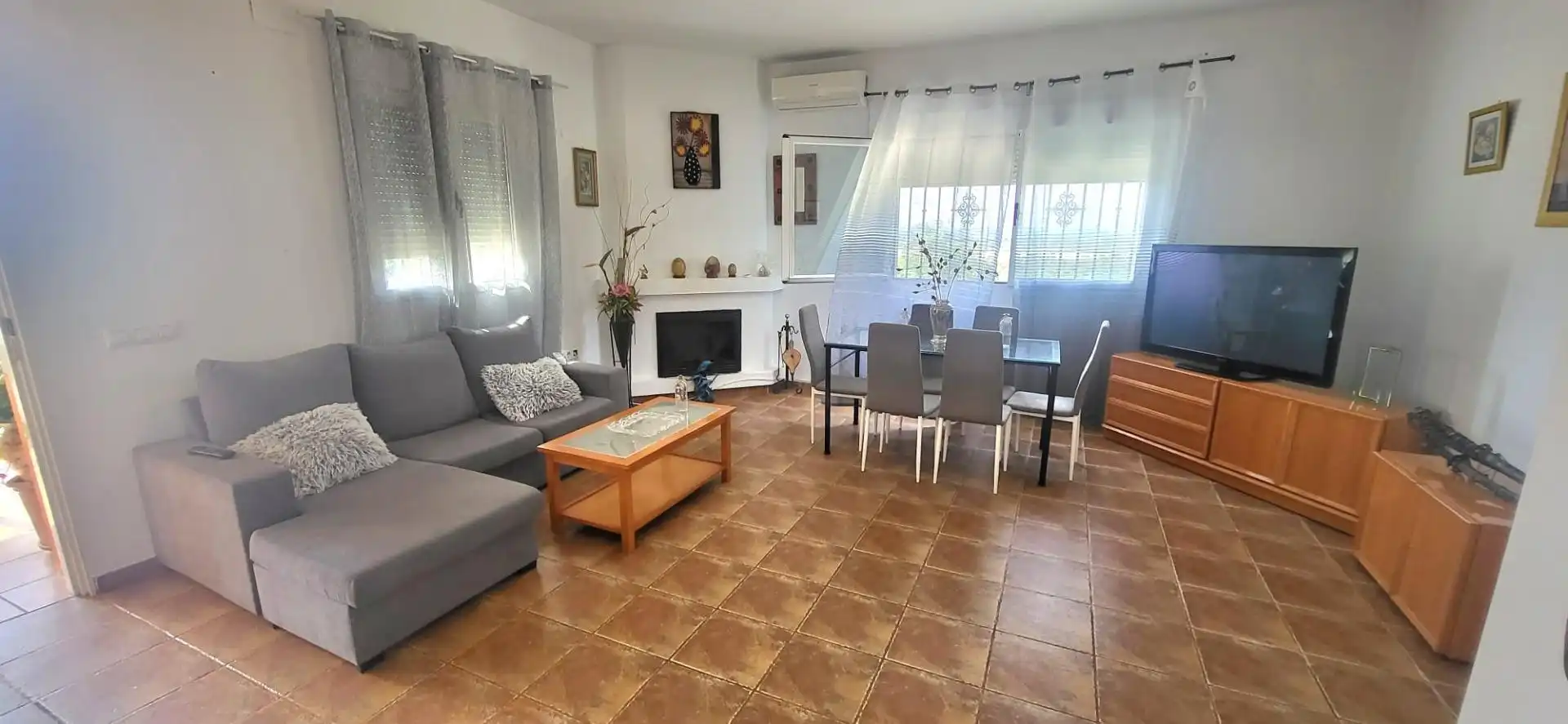 Sala de estar de Finca rústica en venta en Almodóvar del Río con Aire acondicionado, Jardín privado y Terraza