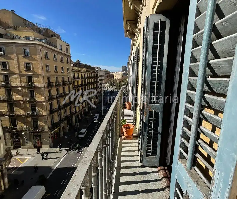 Vista exterior de Àtic en venda en Barcelona amb Aire condicionat, Calefacció i Terrassa