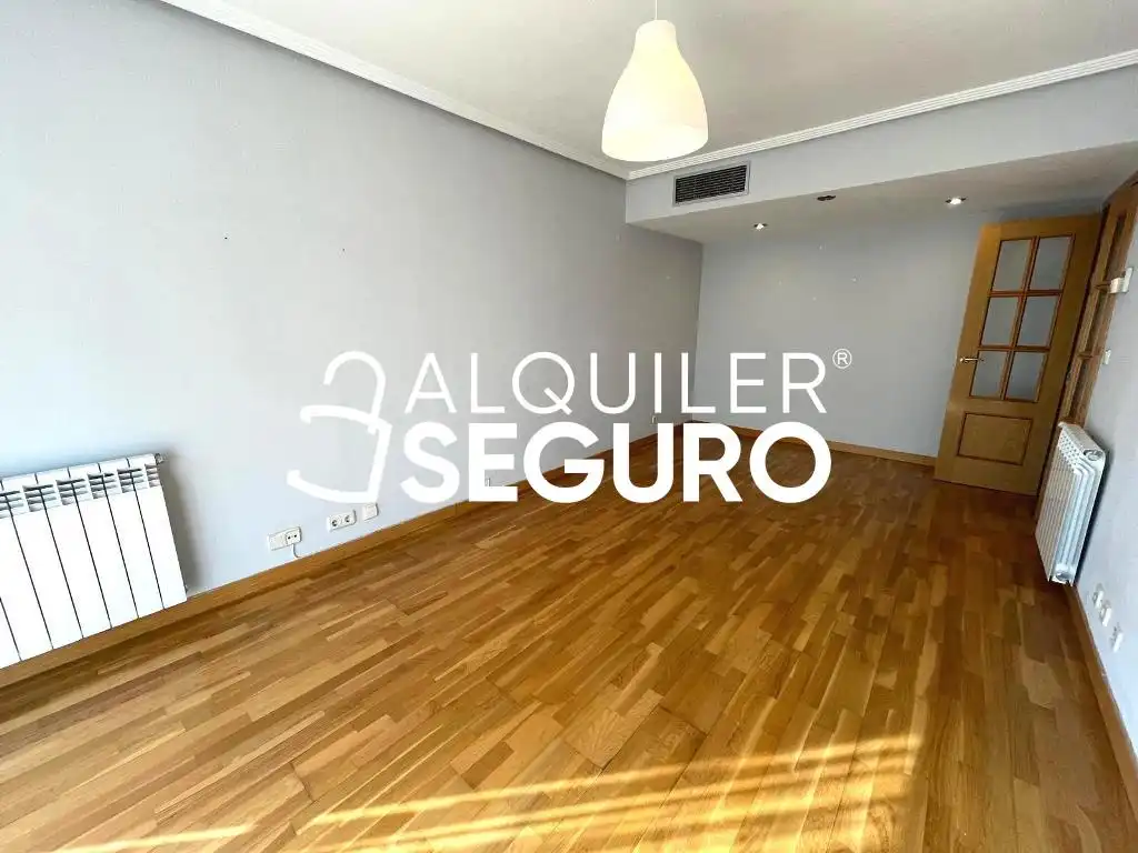 Flat for rent in de José Arcones Gil, Pueblo Nuevo