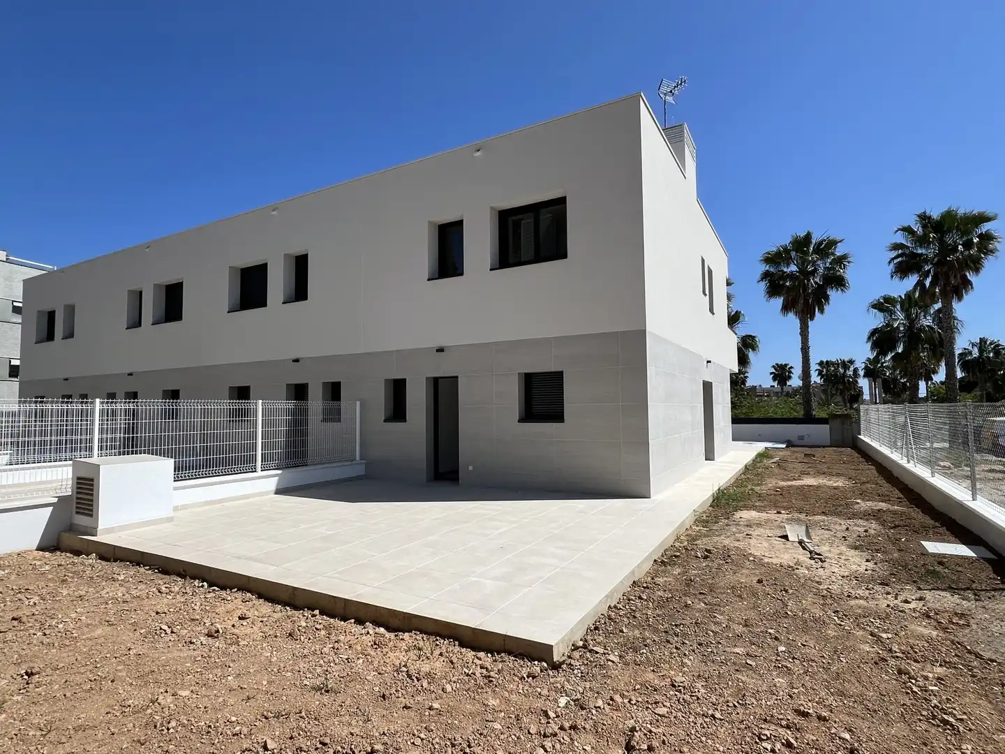 Maison mitoyenne avec terrasse à vendre à SINIES DE LES, imagen 2