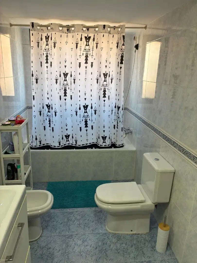 Badezimmer von Maisonette zum Verkauf in Velilla de San Antonio mit Klimaanlage, Heizung und Terrasse