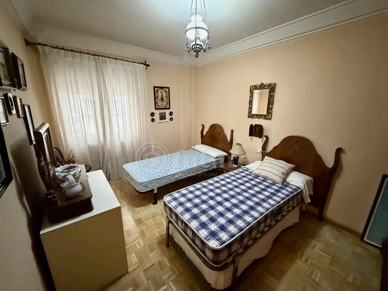 Dormitori de Pis en venda en Salamanca amb Calefacció, Parquet i Moblat