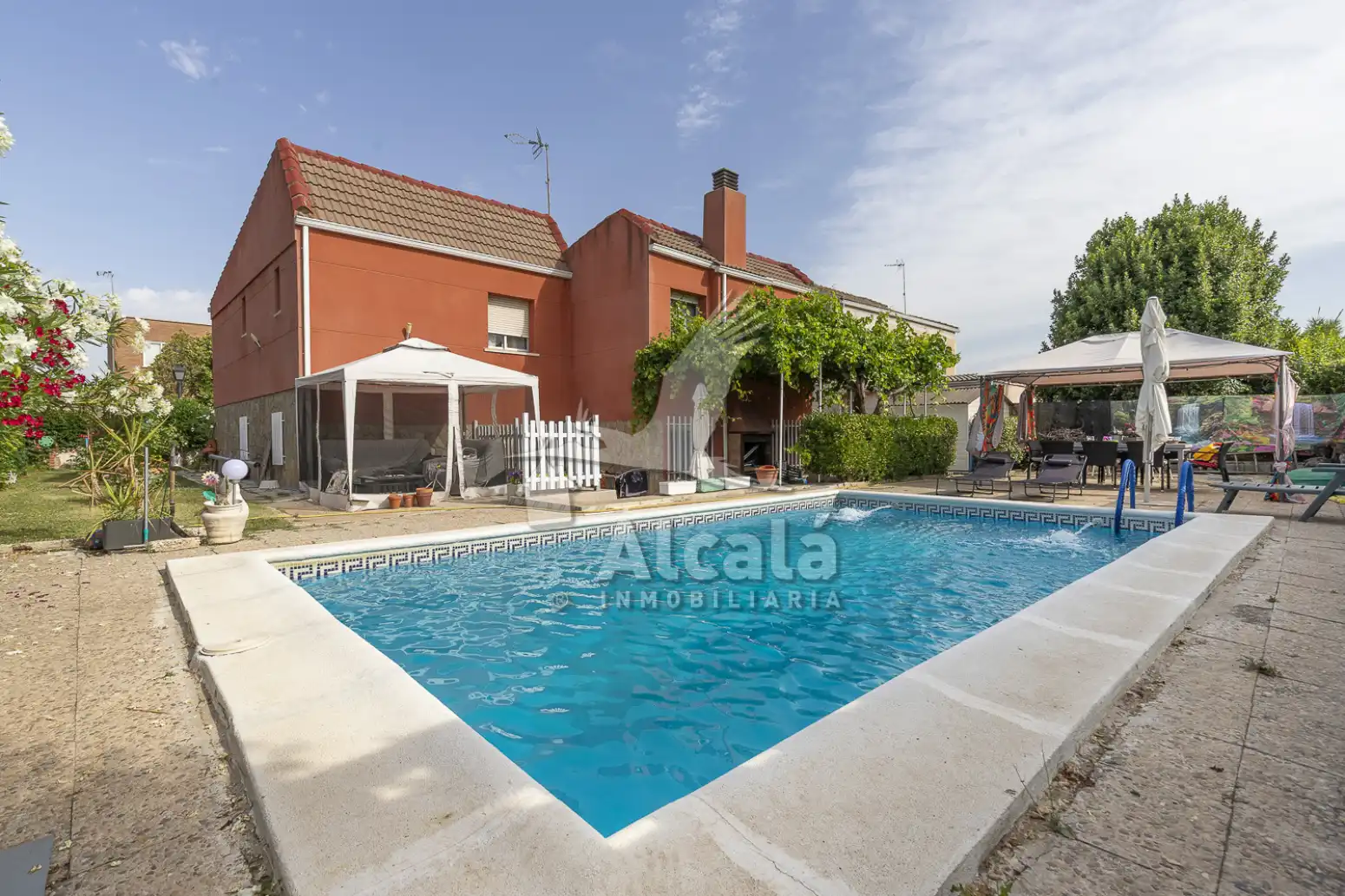Exterior view of Houses for sale in Camarma de Esteruelas  with Air Conditioner, Heating and Private garden