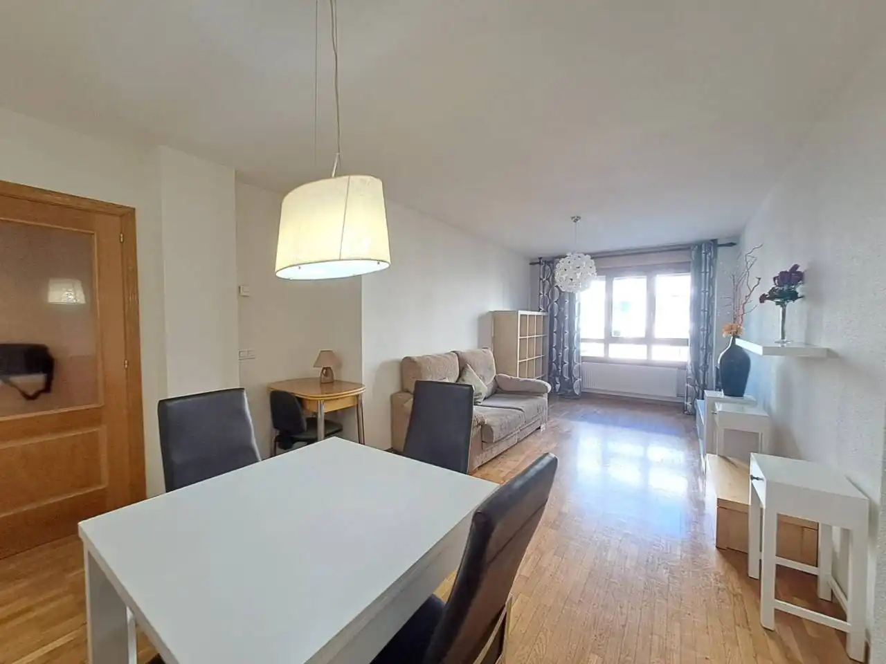 Living room of Flat for rent in Burgos Capital  with Heating, Parquet flooring and Terrace