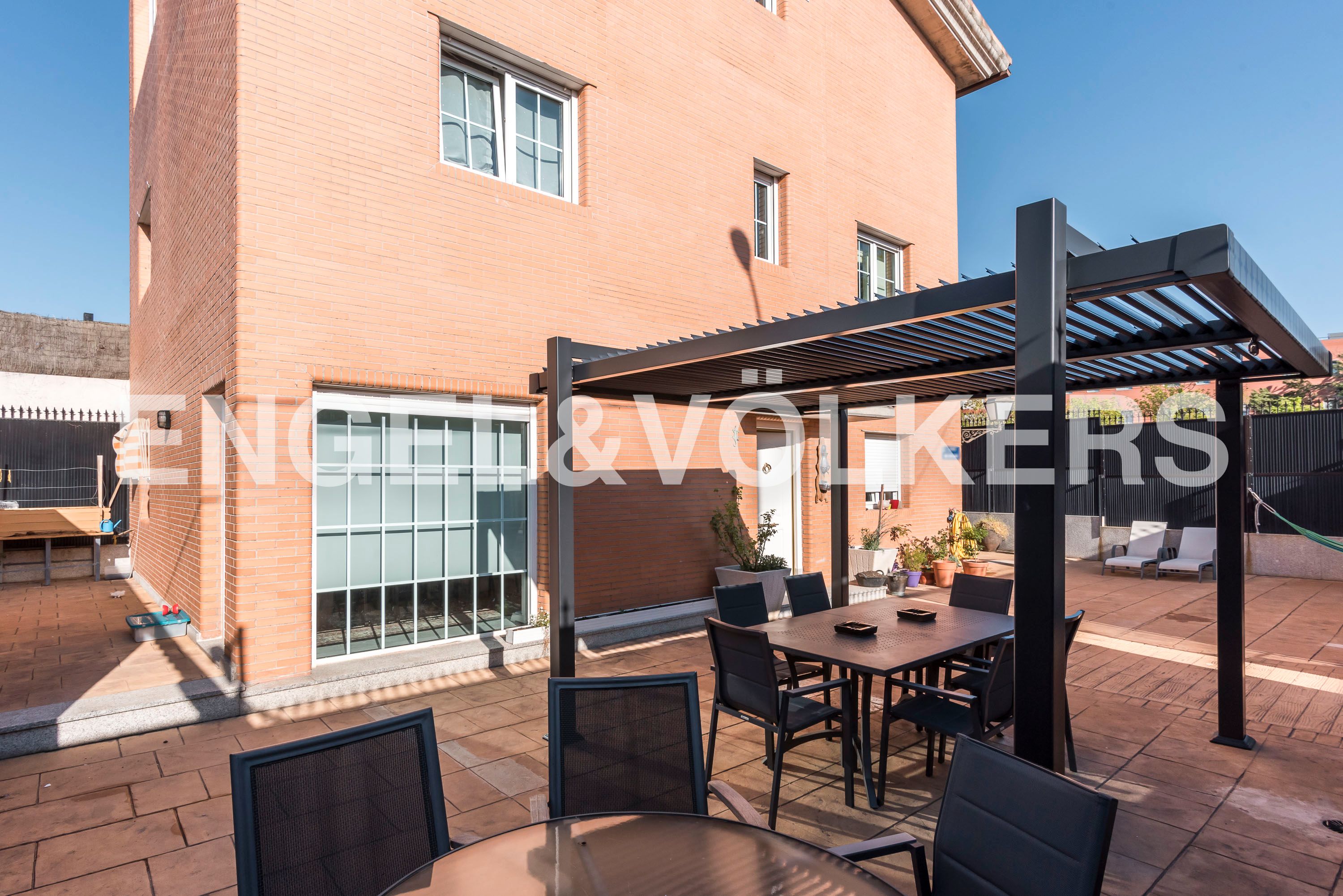 Terrace of House or chalet for sale in  Madrid Capital  with Air Conditioner, Heating and Private garden