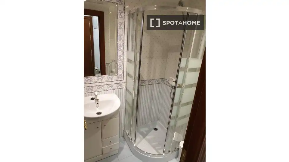 Baño de Piso de alquiler en Madrid con Aire acondicionado, Calefacción y Amueblado
