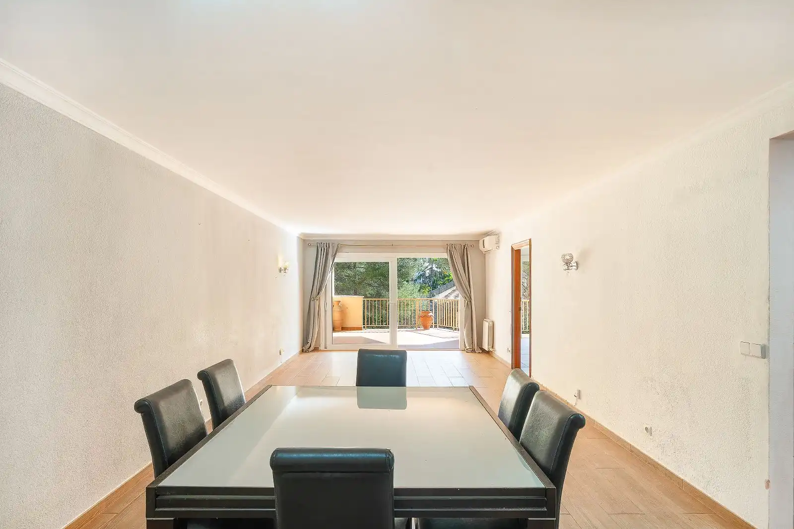 Menjador de Apartament en venda en Calvià amb Aire condicionat, Calefacció i Jardí privat