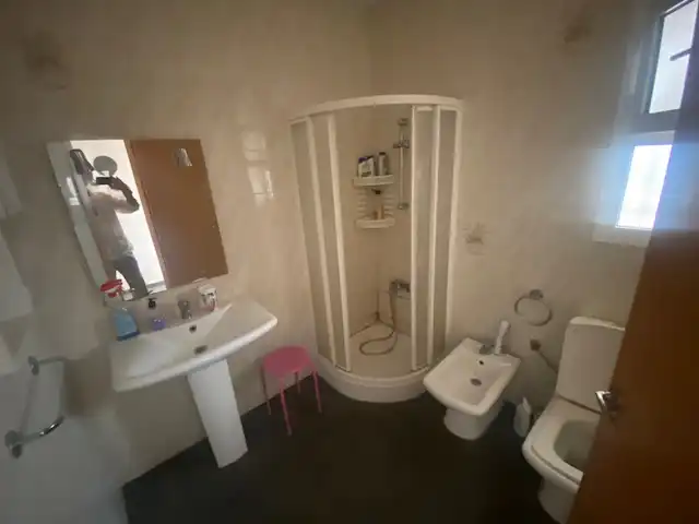 Baño de Piso de alquiler en Sevilla con Aire acondicionado, Amueblado y Lavadora