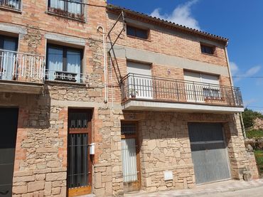 Casa con balcón en venta en Sant Martí de Tous