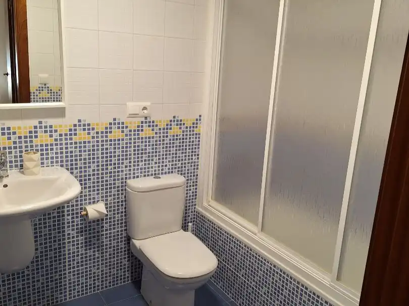 Baño de Piso de alquiler en Bueu con Calefacción, Amueblado y Horno